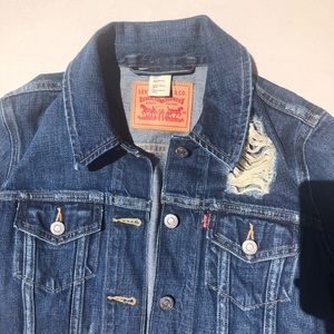 levi's jean jacket!!!